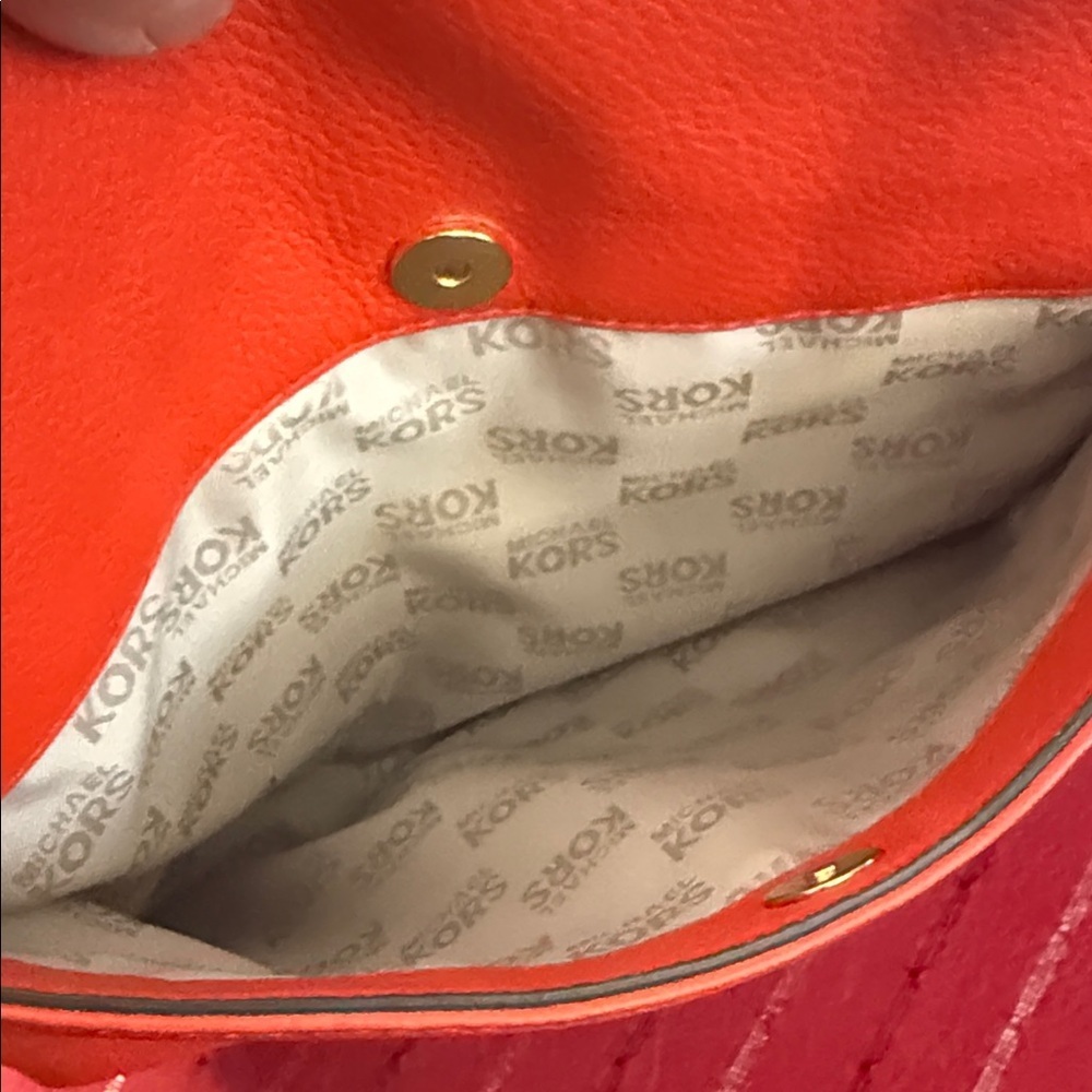 Michael Kors Pebbled Leather crossbody bag EST 1981 Gold hardware. Like New - Picture 11 of 16